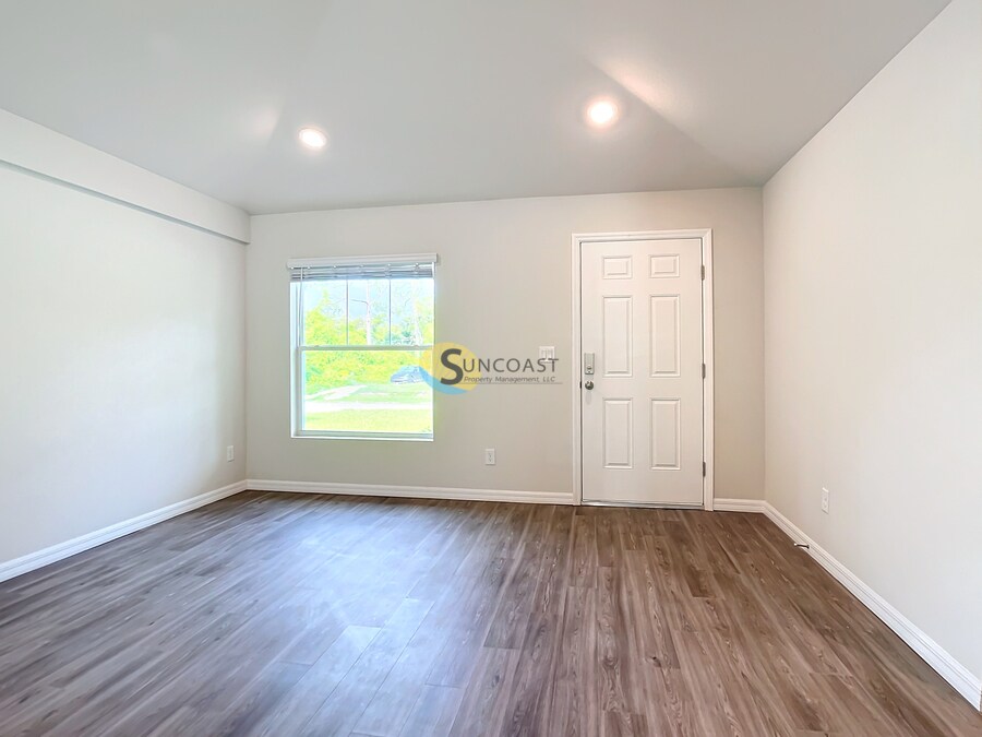 Building Photo - 11059 Pendleton Ave