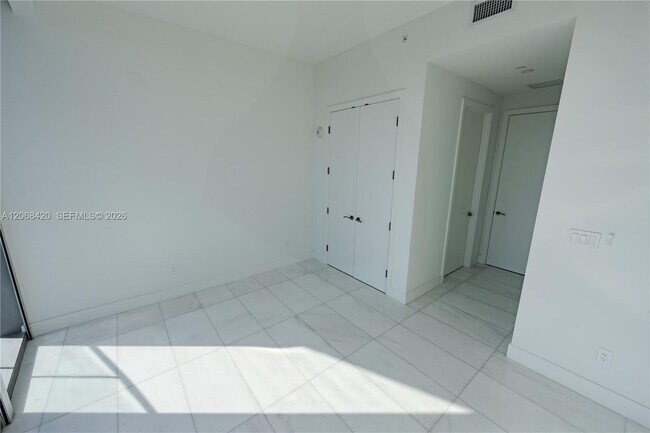 Building Photo - 175 SE 25th Rd