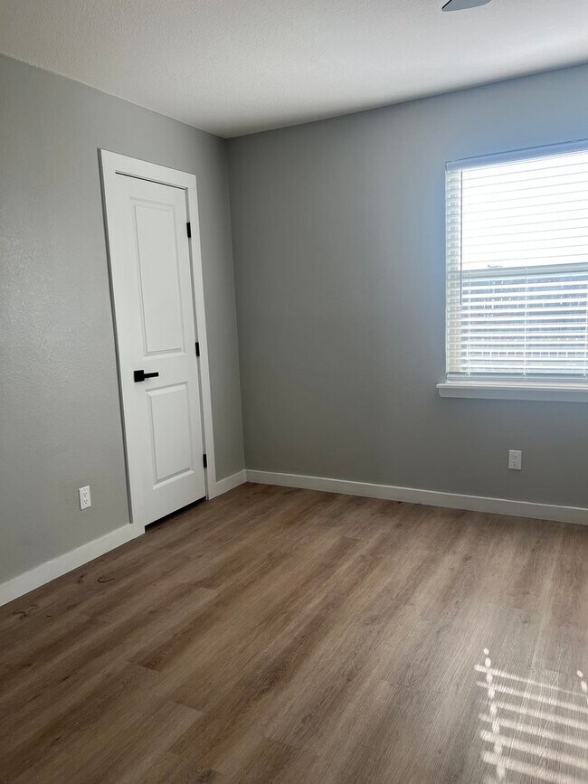 Building Photo - ? Fully Remodeled 2 Bed / 1 Bath Duplex – Modern & Move-In Ready ?