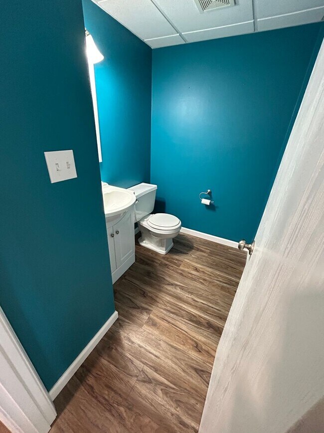 Building Photo - 2 bed/ 2 bath Condominium