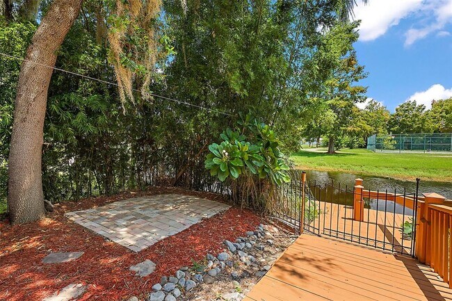 Building Photo - 507 Lakeshore Dr