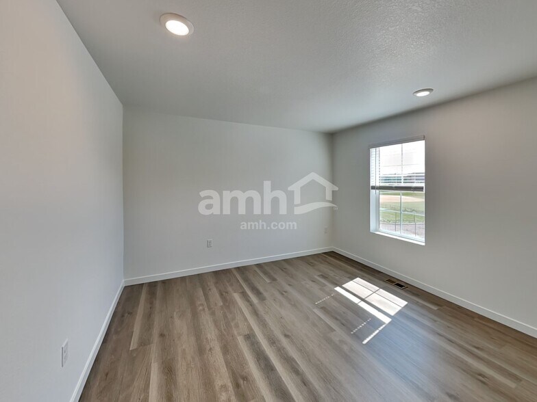 Building Photo - 26112 E Calhoun Pl