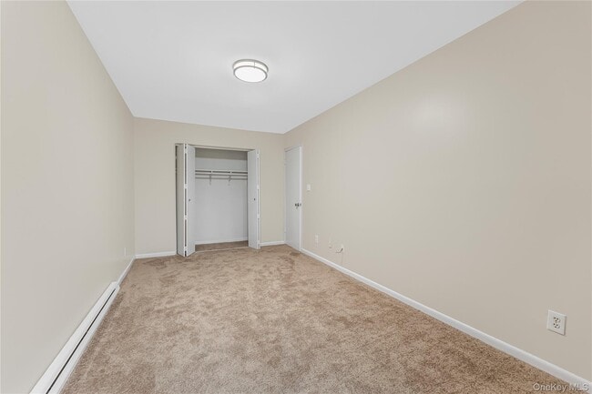 Building Photo - 914 Old Country Rd