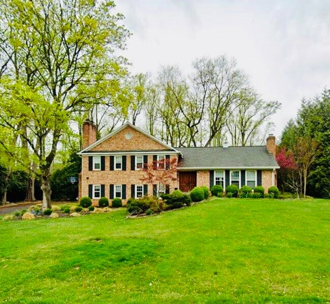 Building Photo - 1214 Vinita Ln