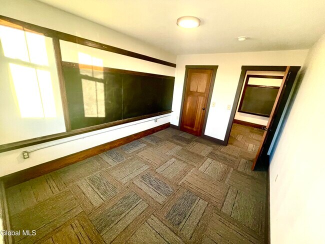 Building Photo - 34 William St