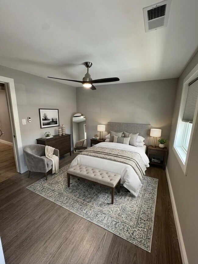 Building Photo - Downtown Winchester Living – Fully Renovated 3-Bedroom, 3 Bath Apartment! Water and Sewer Included.