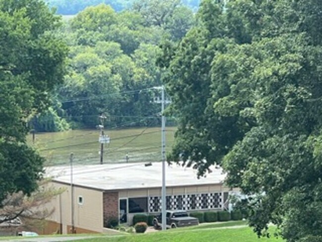 Building Photo - 90 Promontory Ln