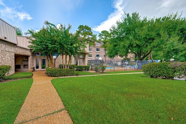 Building Photo - 2211 S Braeswood Blvd