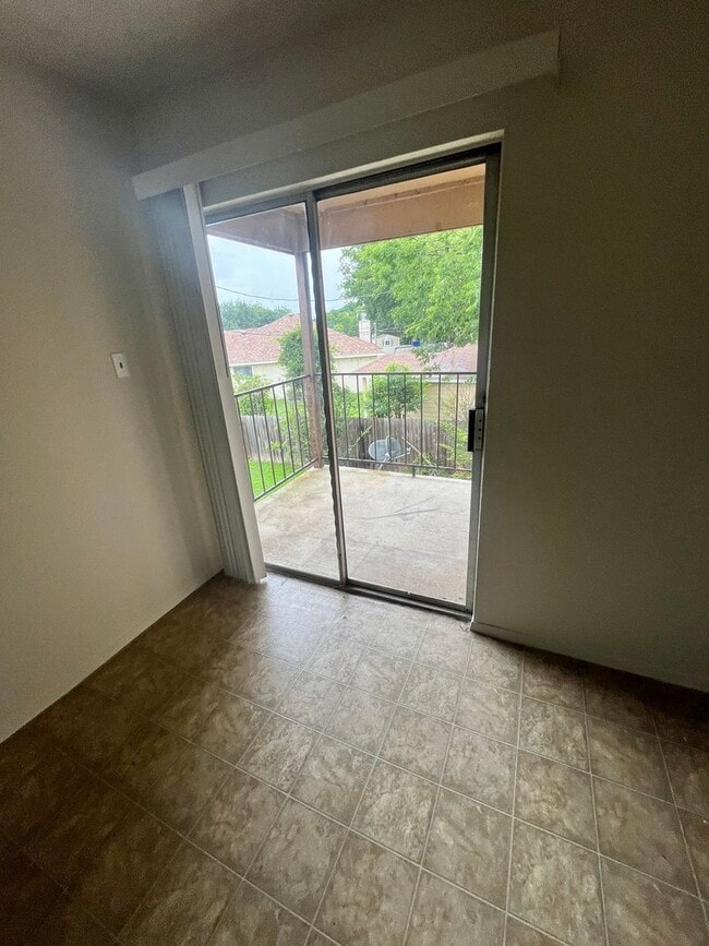 Building Photo - Cedarhill Apartments