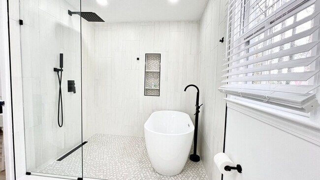 Building Photo - 1875 Terrace Lake Dr