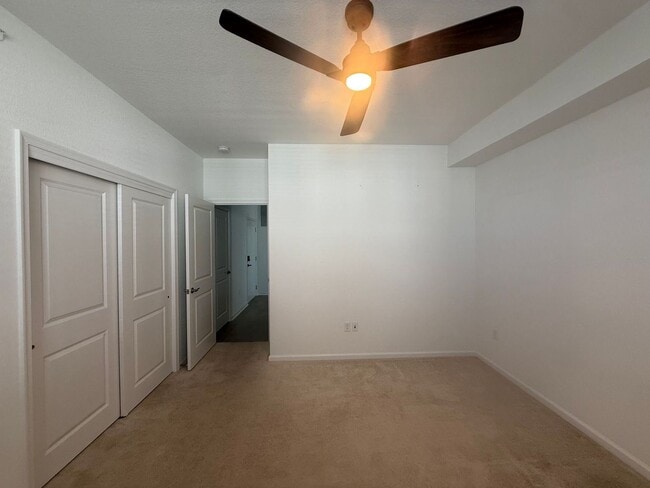 Building Photo - Top-Floor Corner Condo in Virginia Beach