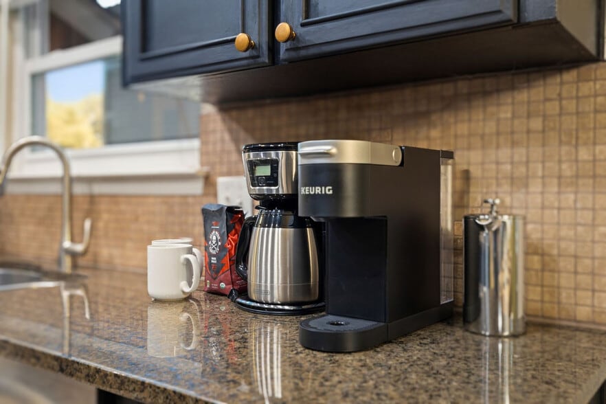 Building Photo - 326 Whisper Wood Ln