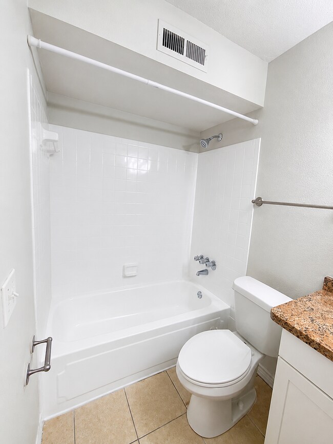 Building Photo - 2 Bed / 2 Bath Condo. In Altamonte Springs, Available Now !