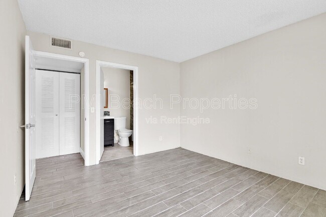 Building Photo - 414 Meadows Cir