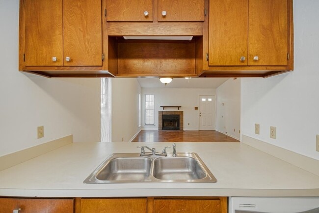 Building Photo - 2039 Hanover Ct