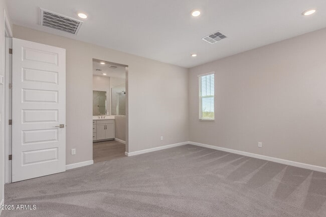 Building Photo - 5835 E Rose Garden Ln