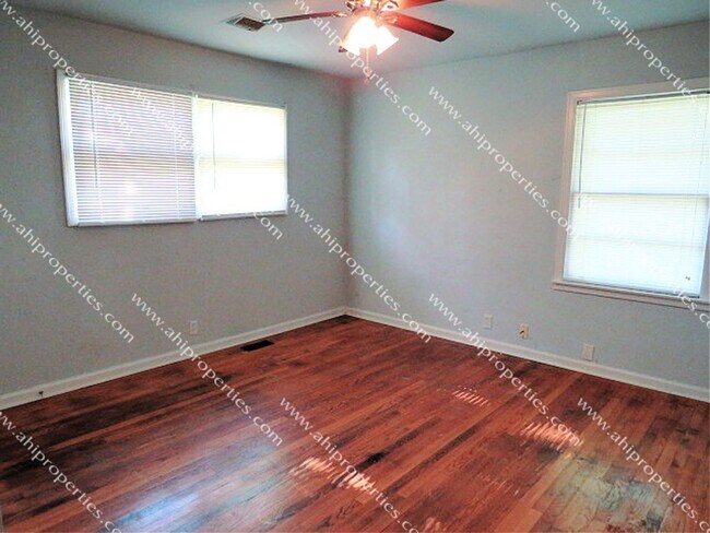 Building Photo - 505 Mastin Lk Rd NW