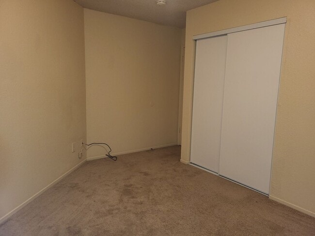 Building Photo - Corner lot Fairfield Home