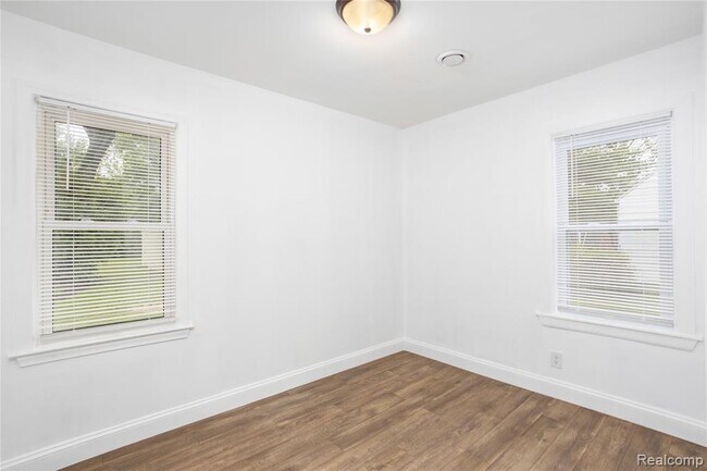 Building Photo - 18261 Brentwood St