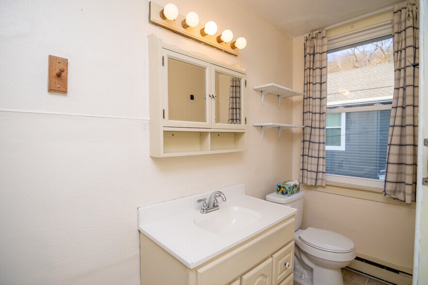 Building Photo - 163 S Park St