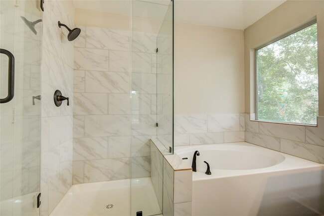 Building Photo - 107 Mango St