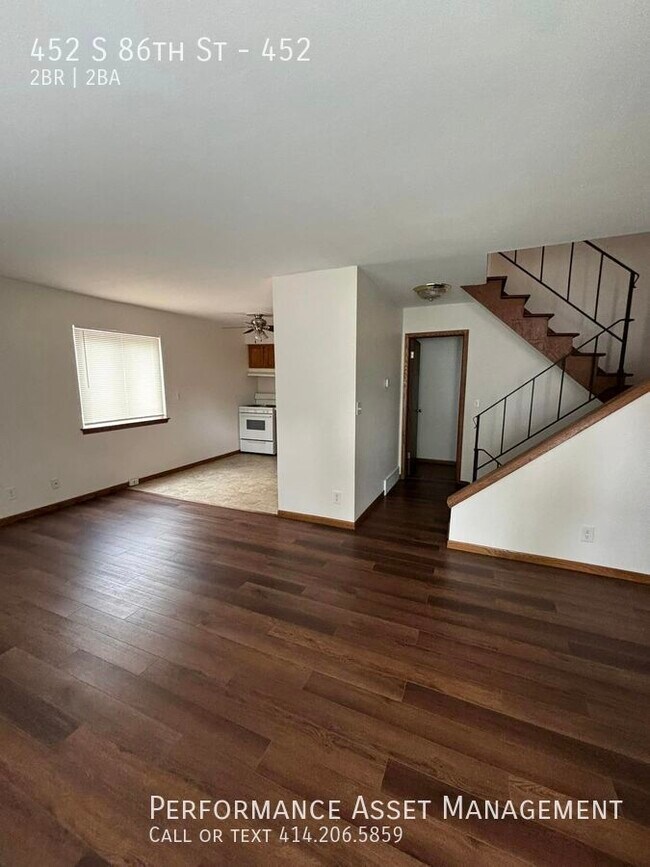 Building Photo - Charming 2 bed / 2bathTownhouse Apartment