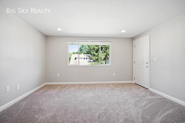 Building Photo - 135 Walnut St