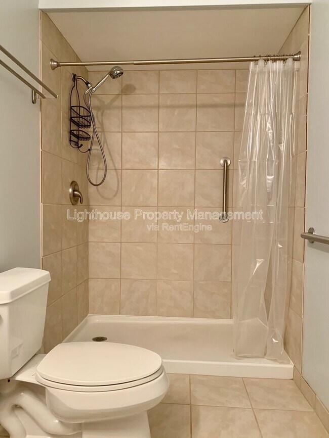 Building Photo - 6691 Boca Vista Dr NE