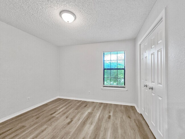 Building Photo - Coming Soon! 4 BR/2BA | Newly Renovated Single Family Home | Covered Patio | In Waxahachie!