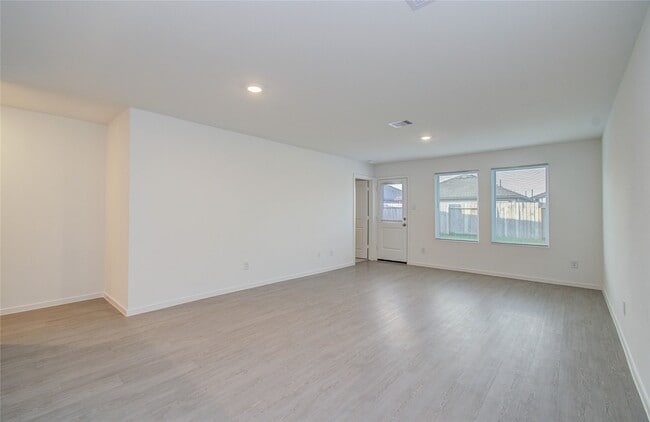 Building Photo - 25364 Carnation Ct