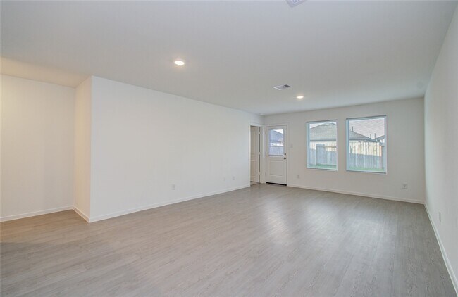 Building Photo - 25364 Carnation Ct
