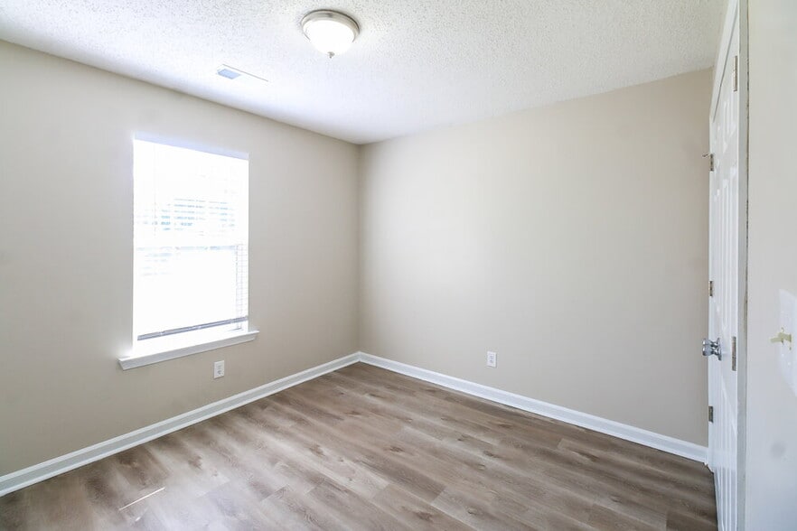 Building Photo - 1299 N Hampton Dr
