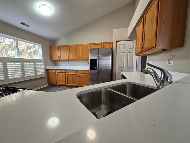 Building Photo - 2850 Stonewater Dr