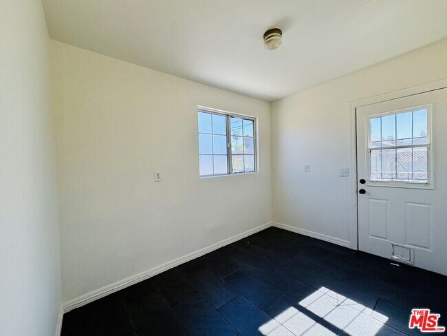 Building Photo - 2130 W 29th Pl