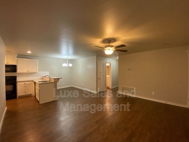 Building Photo - 737 SW 13th St