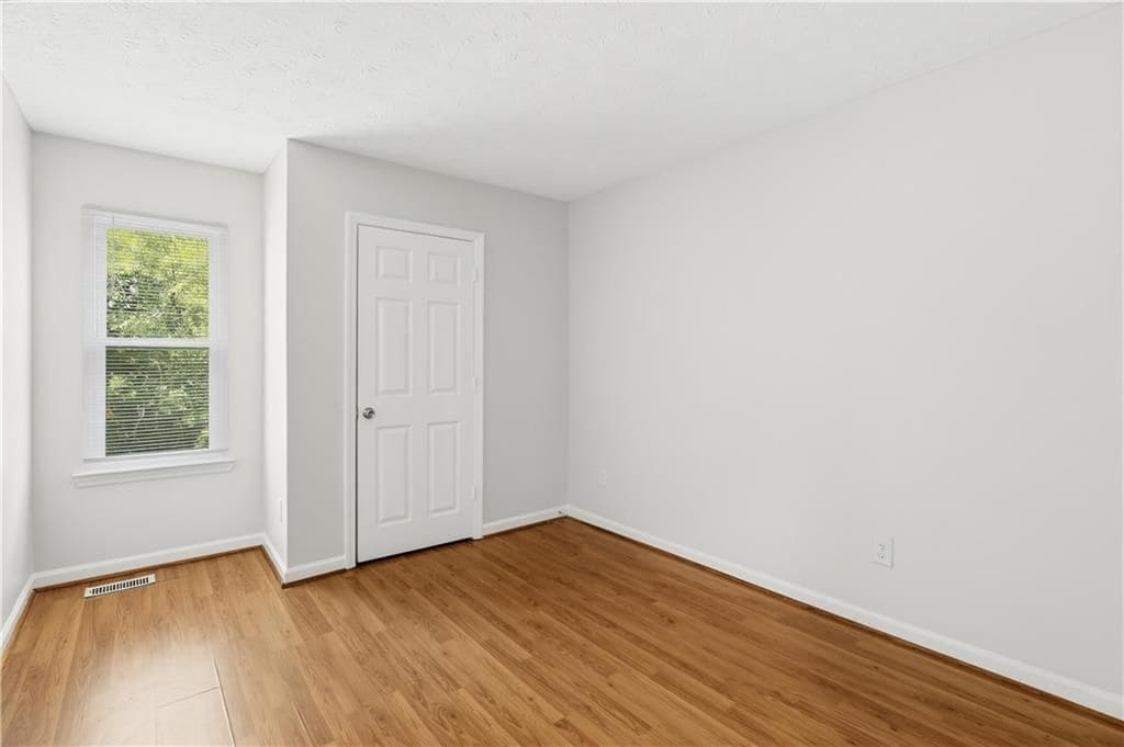 Building Photo - 3447 Kingswood Run