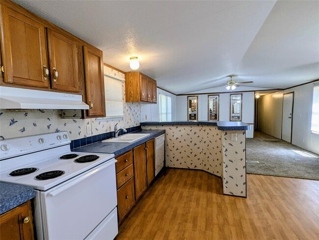 Primary Photo - 560 Meridian