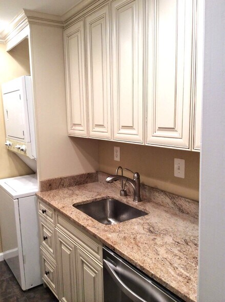 Granite Counter Tops - 236 Maryland Ave NE
