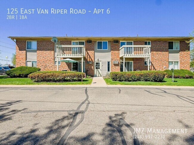 Building Photo - 125 E Van Riper Rd