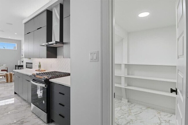 Building Photo - 2909 El Fenice Ln