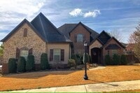 Building Photo - 1701 NW Autumn Ave