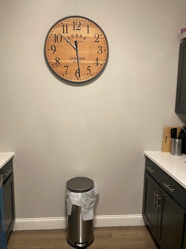 Building Photo - 500 S Center St