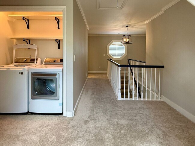 Building Photo - Stunning 4 Bedroom 3 Bath Home in Campbell