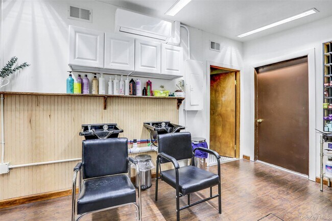 Building Photo - 199 NY-299