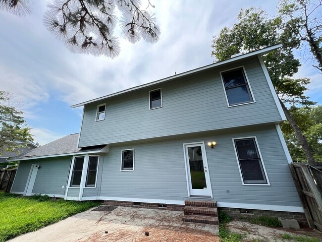 Building Photo - Charming 3 Bed 2.5 Bath Home in Beaver Run