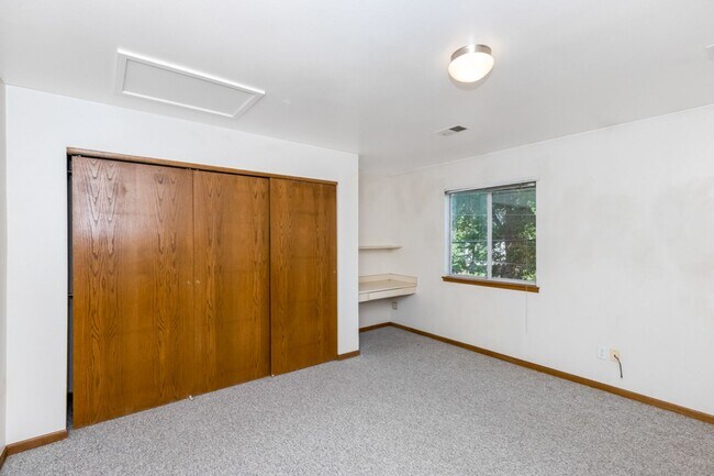 Building Photo - 1117 11th Ave
