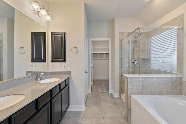 Building Photo - 2811 Ridgecliff Ct