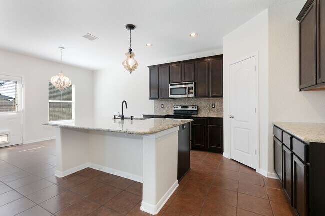 Building Photo - Helotes~Beautiful Laurel Canyon Subdivisio...