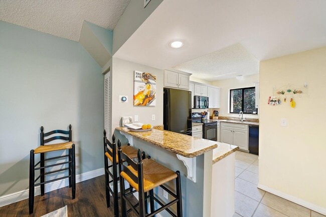 Building Photo - 860 Bella Vista Ct S