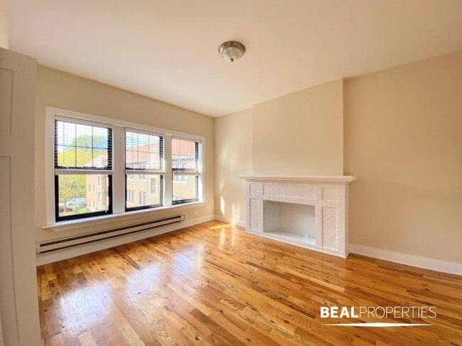 Building Photo - 2 bedroom in EVANSTON IL 60202